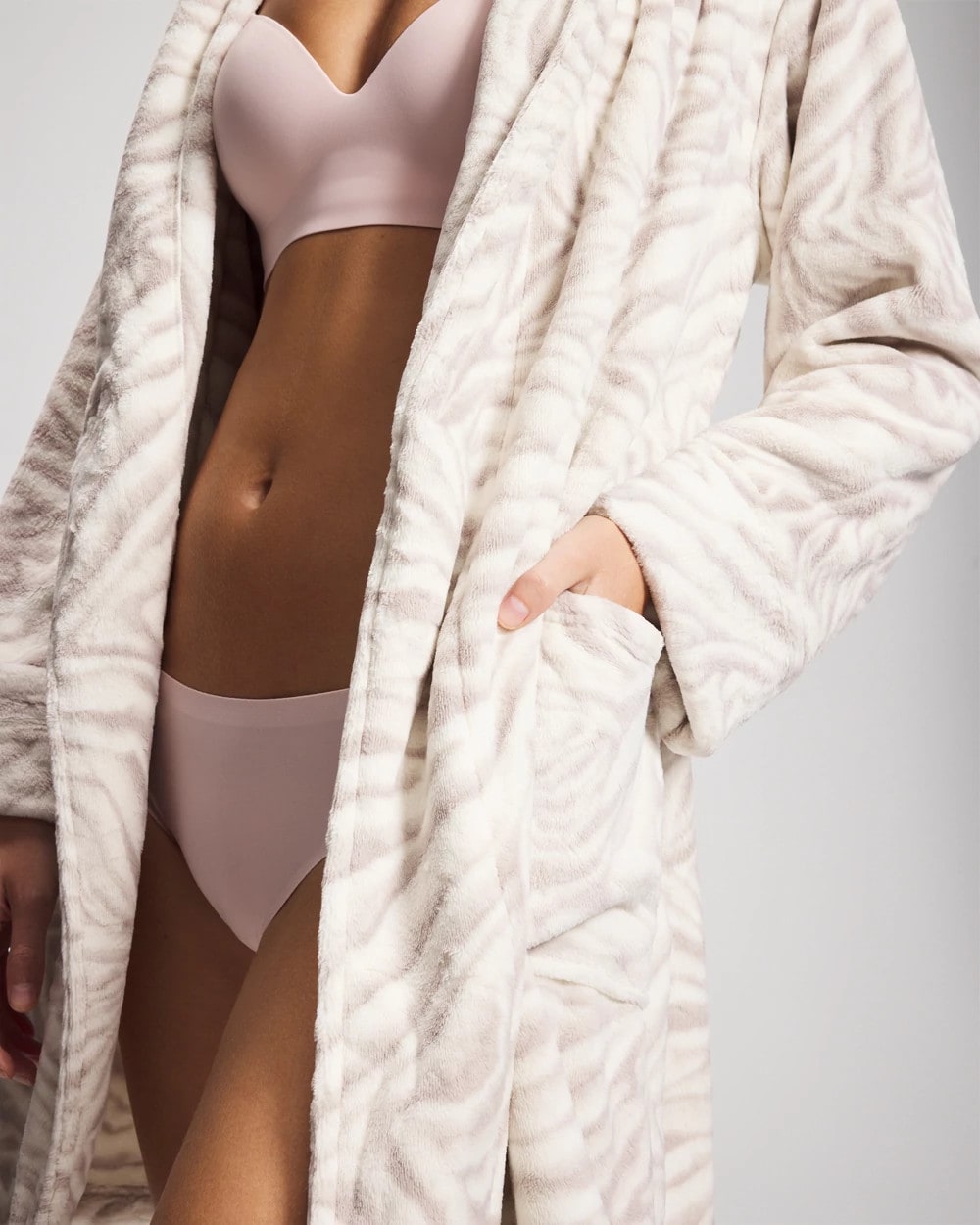 Plush Short Robe - ZEBRA ZEN GRAY GLASS | Soma Women