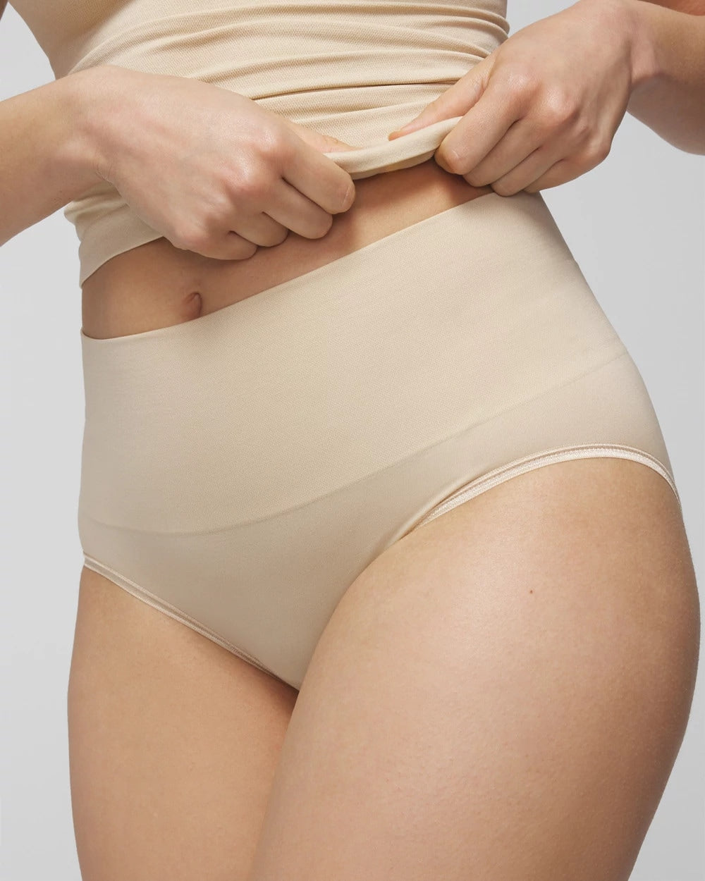 Seamless Ultralight Smoothing Brief - FRAPPE | Soma Women