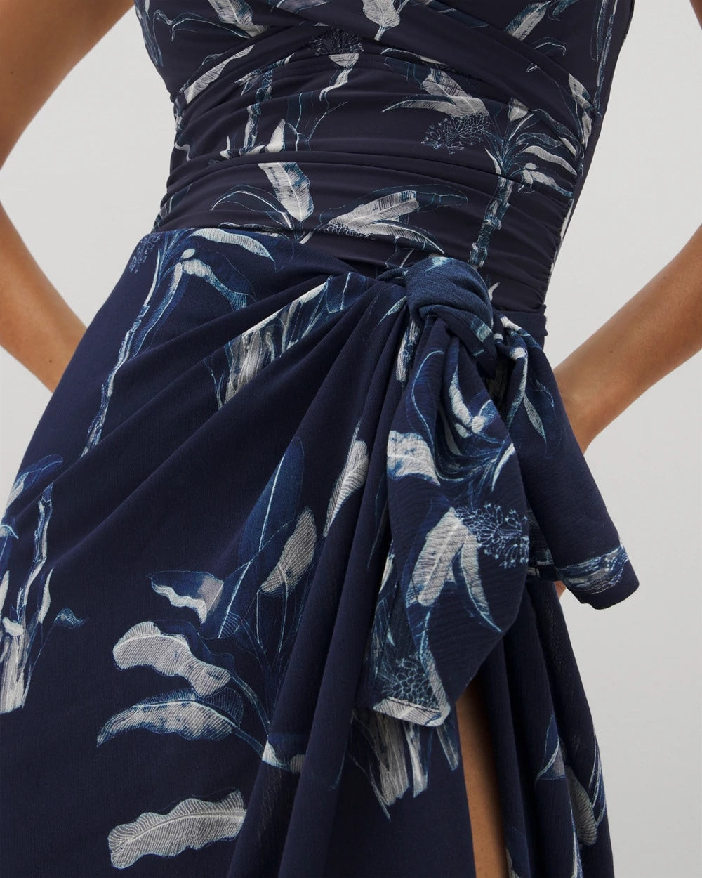 Rayon Crepe Pareo - PALM TOILE NIGHTFALL NAVY | Soma Women